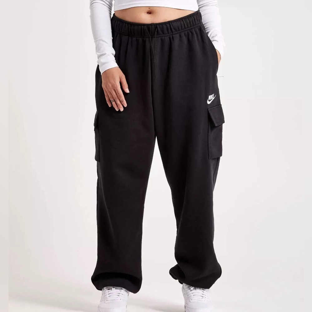 Nike women oversized cargo sweats size small new with tags Black